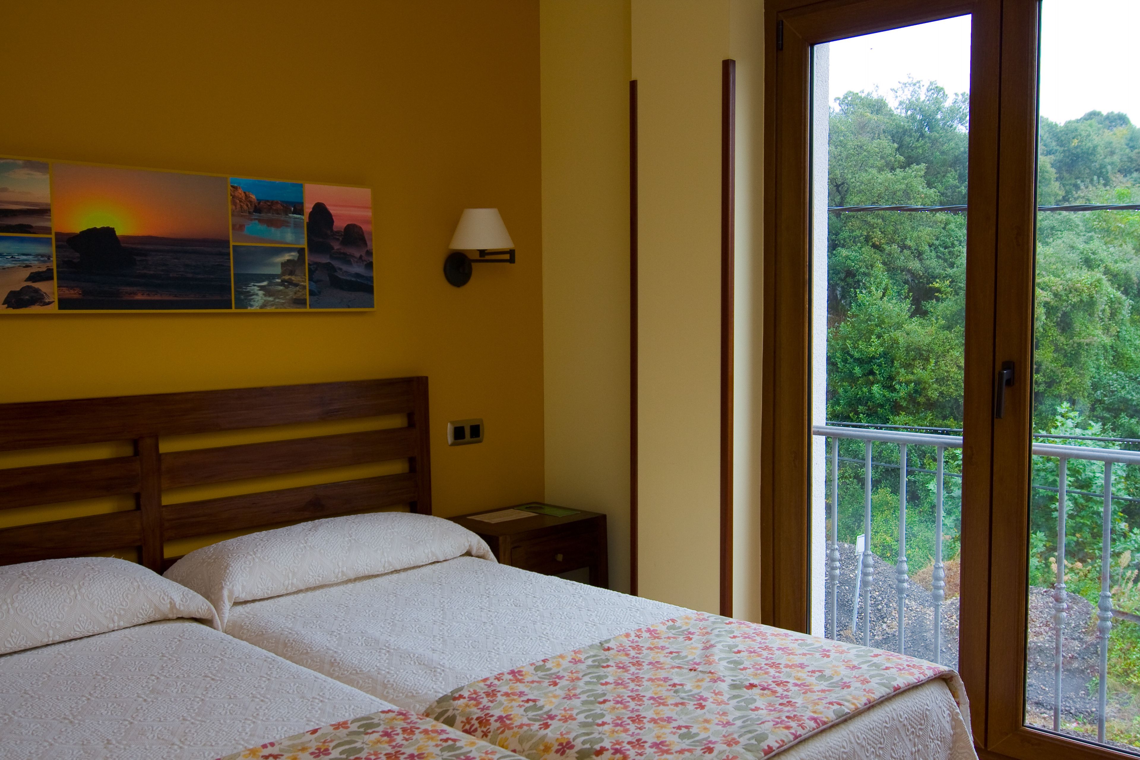 standard twin room | desk, soundproofing, bed sheets