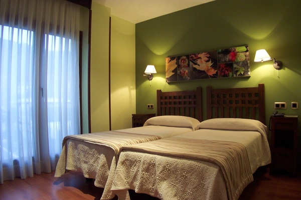 Kamar Twin Standar | Meja kerja dan kedap suara