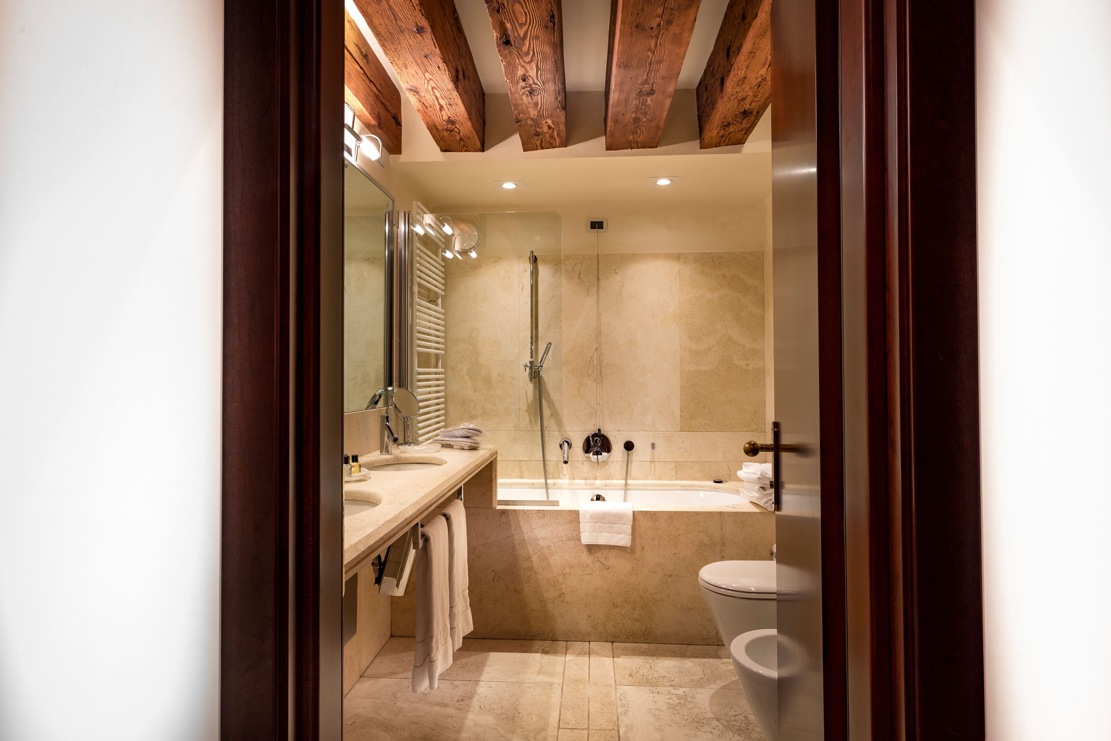 suite, canal view (paradiso) | bathroom | eco-friendly toiletries, hair dryer, slippers, bidet