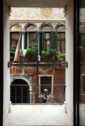 Suite Junior, vue canal | Vue de la chambre