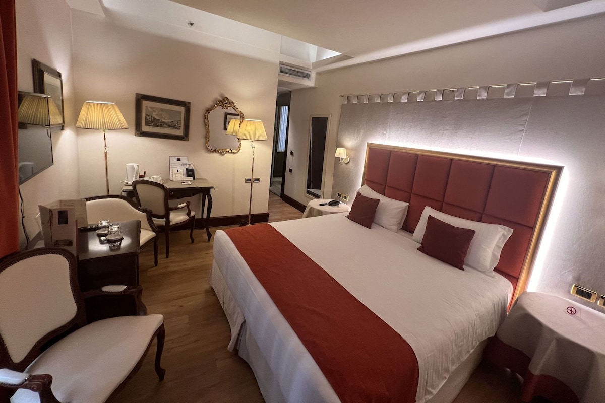 Down comforters, minibar, in-room safe, desk