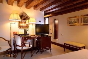 Deluxe Double Room | 1 bedroom, down comforters, minibar, in-room safe