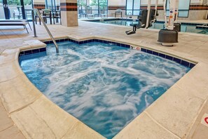 Indoor pool - Courtyard by Marriott Newport News Airport (Newport News)