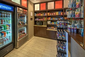 Gift shop - Courtyard by Marriott Newport News Airport (Newport News)