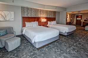 Premium bedding, in-room safe, desk, laptop workspace - Courtyard by Marriott Newport News Airport (Newport News)