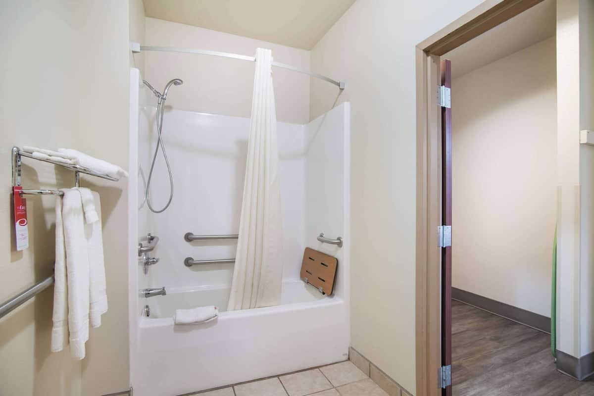 Schreibtisch, Bügeleisen/Bügelbrett, kostenloses WLAN, Bettwäsche