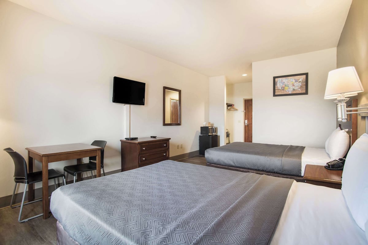 Schreibtisch, Bügeleisen/Bügelbrett, kostenloses WLAN, Bettwäsche