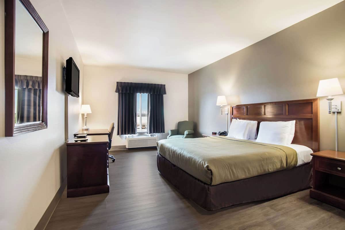 Schreibtisch, Bügeleisen/Bügelbrett, kostenloses WLAN, Bettwäsche