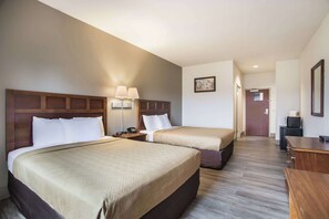 Kamer, 2 queensize bedden, toegankelijk voor mindervaliden, niet-roken | Een bureau, een strijkplank/strijkijzer, gratis wifi, beddengoed