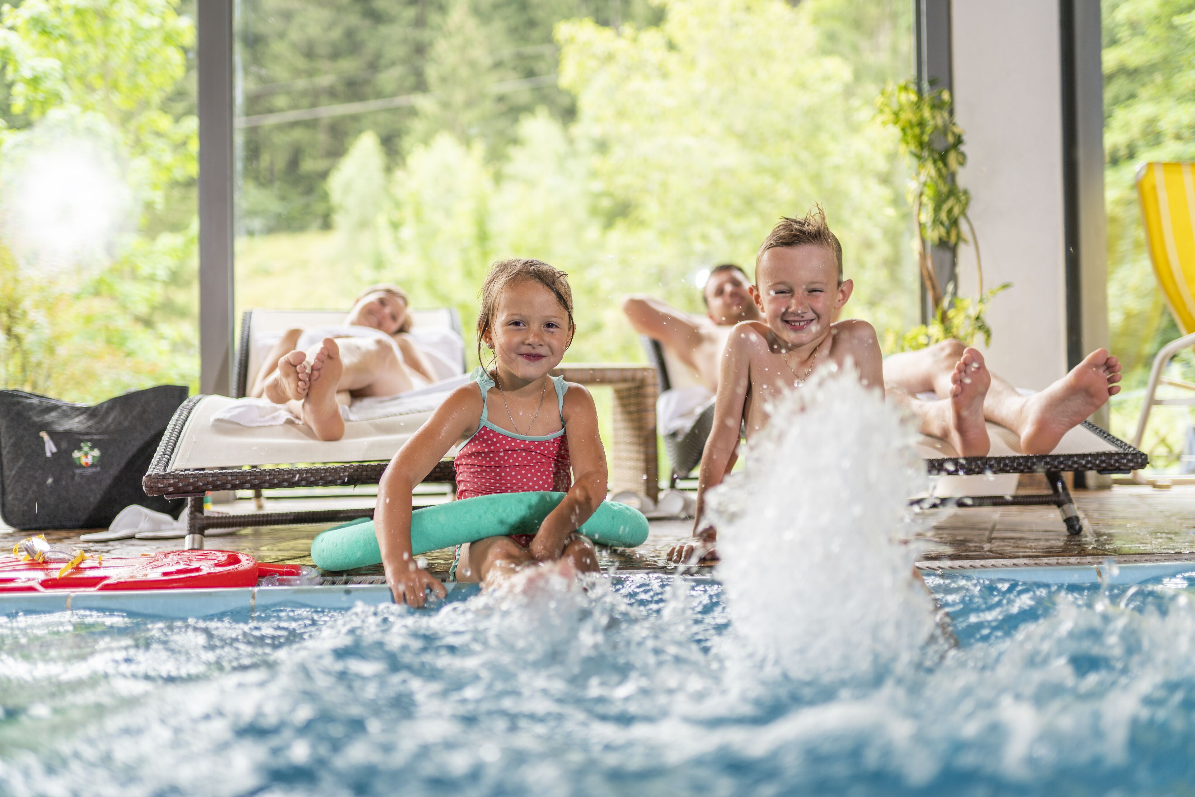 Sauna, tina de hidromasaje, baño de vapor y tratamientos corporales 