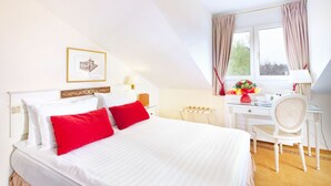 Minibar, in-room safe, desk, laptop workspace - Des Horlogers (Plan-les-Ouates)