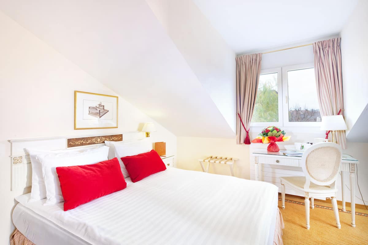 1 bedroom, minibar, in-room safe, desk