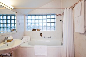 Hair dryer, towels - Des Horlogers (Plan-les-Ouates)