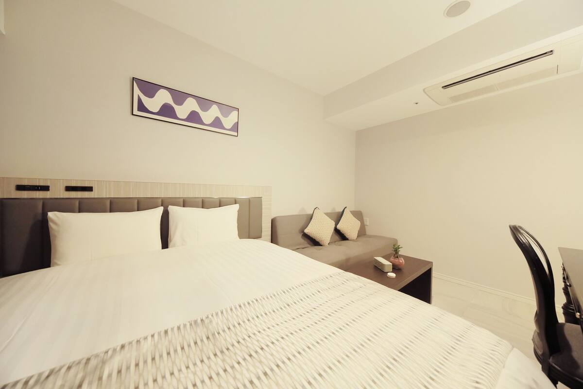 ห้องพัก, เตียงควีนไซส์ 1 เตียง | เตารีด/โต๊ะรีดผ้า, Wi-Fi ฟรี, นาฬิกาปลุก, ผ้าปูที่นอน