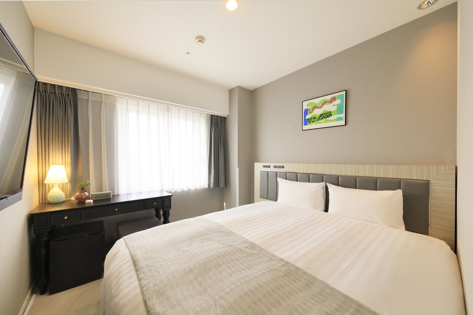 Iron/ironing board, free WiFi, bed sheets, alarm clocks