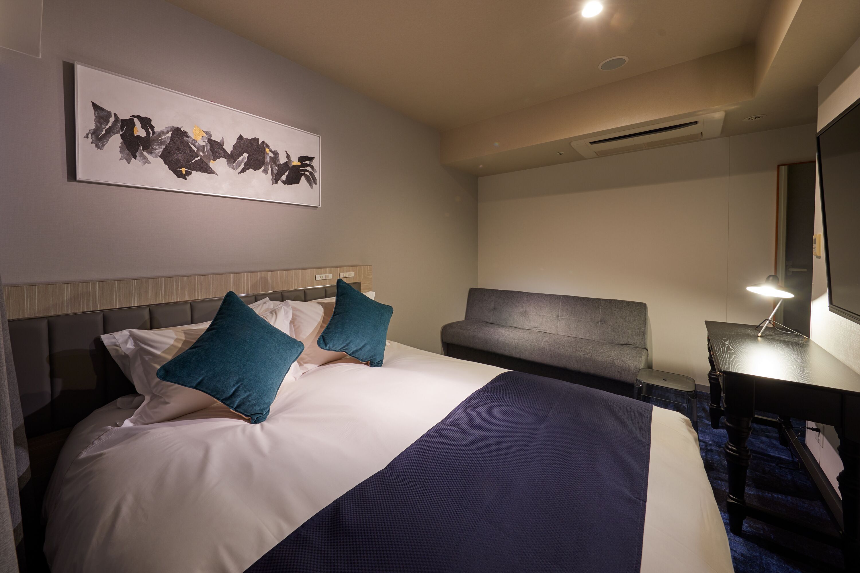 Iron/ironing board, free WiFi, bed sheets, alarm clocks