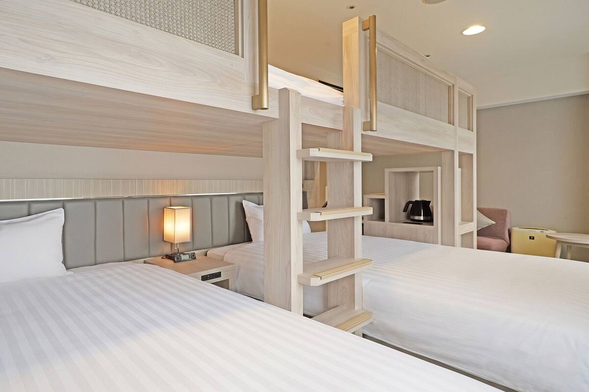 ห้องสแตนดาร์ด (Moderate Twin + Bunk Bed) | เตารีด/โต๊ะรีดผ้า, Wi-Fi ฟรี, นาฬิกาปลุก, ผ้าปูที่นอน
