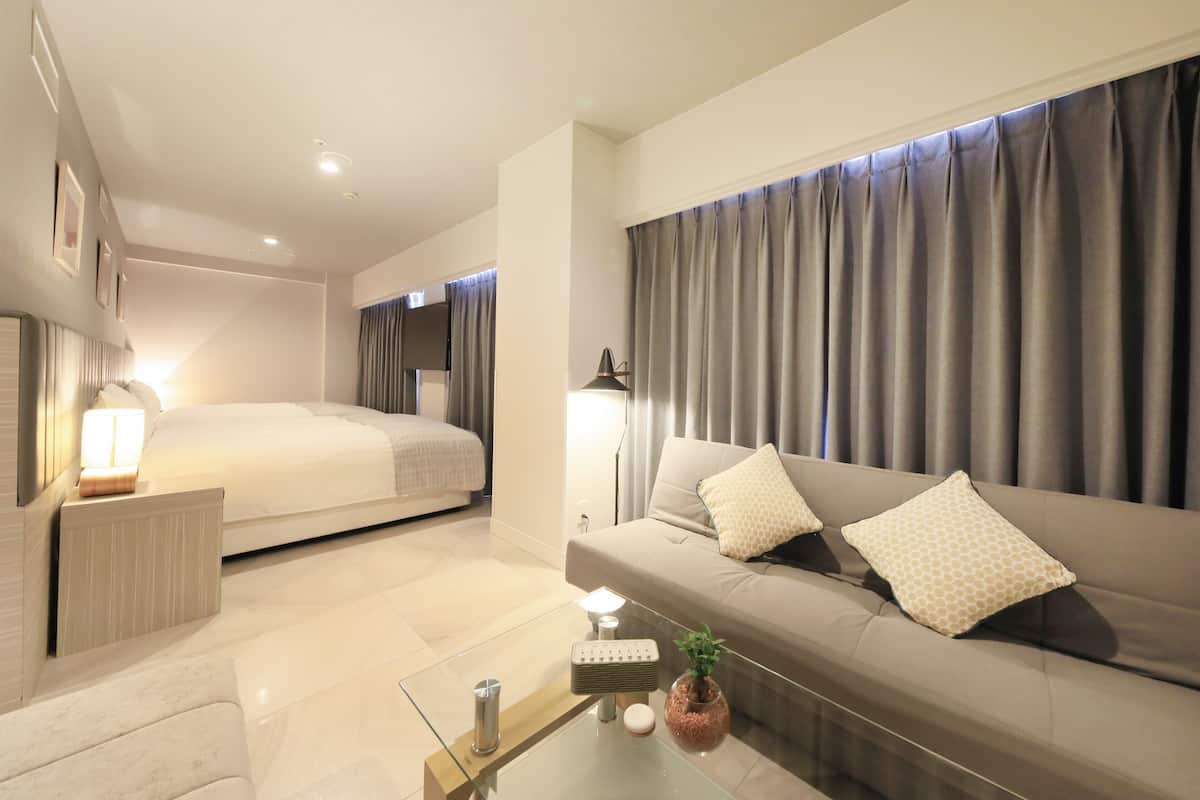 junior suite | 2 bedrooms, iron/ironing board, free wifi, bed sheets