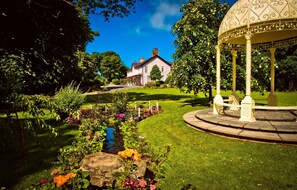 Deluxe kamer, 1 twee- of 2 eenpersoonsbedden | Uitzicht op de tuin