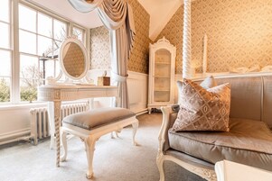 Chambre Double Deluxe | Literie de qualité supérieure, surmatelas, décoration personnalisée