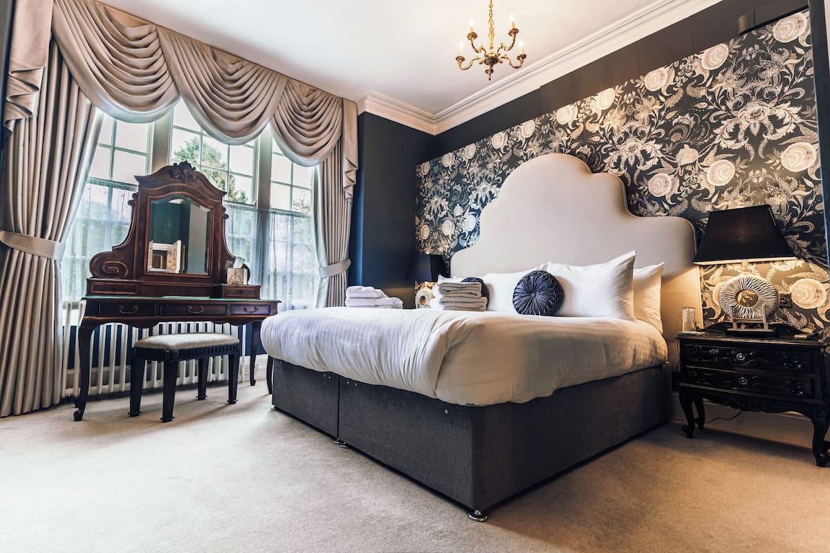 Deluxe kamer, 1 twee- of 2 eenpersoonsbedden | 1 slaapkamer, luxe beddengoed, pillowtop-bedden, individueel gedecoreerd