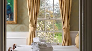 Executive Room | 1 bedroom, premium bedding, pillowtop beds, individually decorated