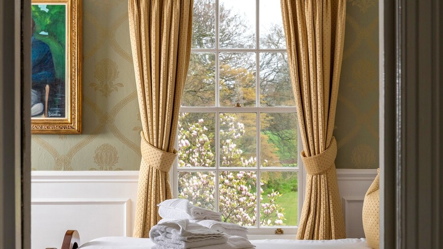 Plas Dinas Country House