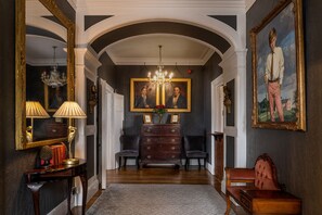 Check-in/check-out kiosk - Plas Dinas Country House (Caernarfon)