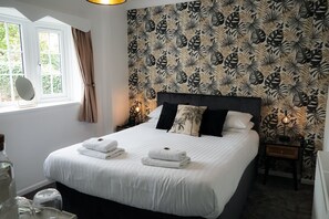 Iron/ironing board, free WiFi, bed sheets - The Sandpiper Guest House (Torquay)