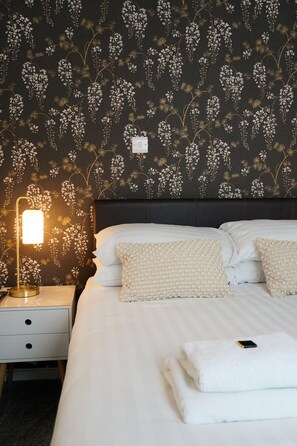 Standard Double Room | Iron/ironing board, free WiFi, bed sheets