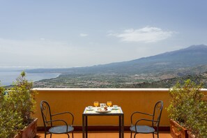 Habitación con 1 cama matrimonial o 2 individuales, vista al mar | Vista a la playa o el mar