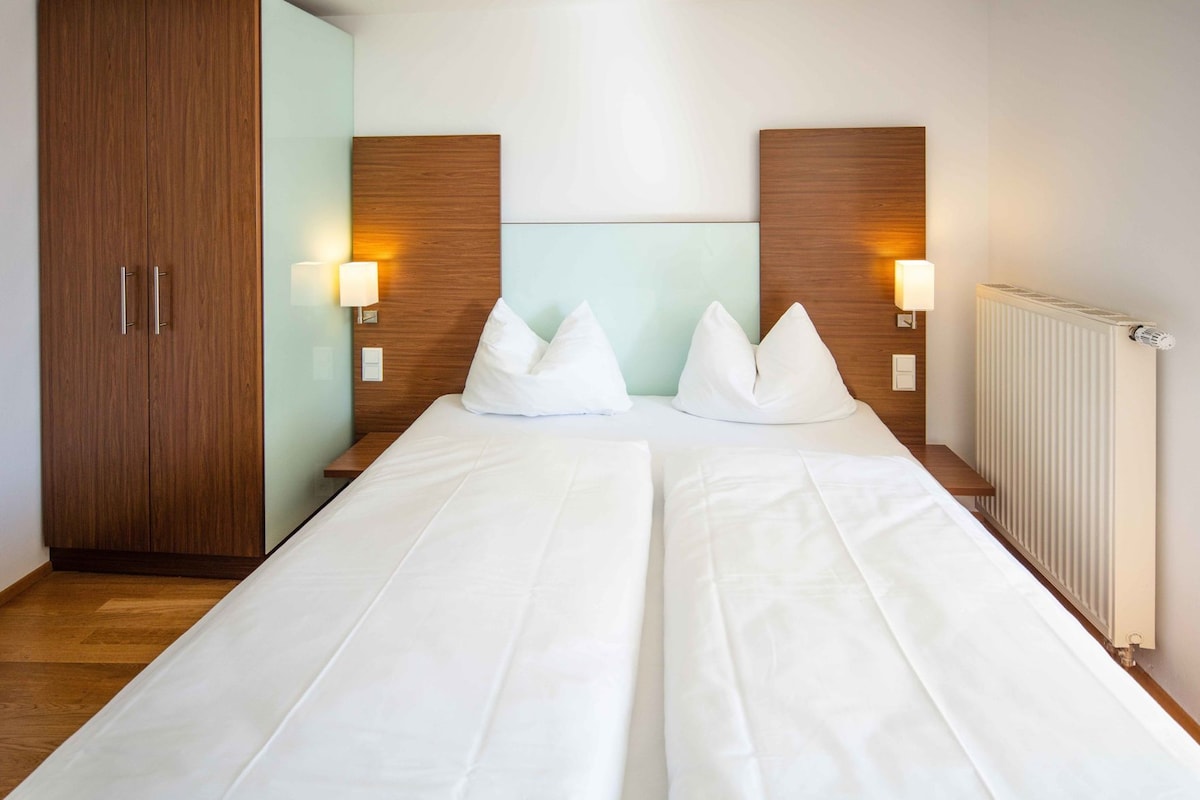 Ropa de cama de alta calidad y minibar 