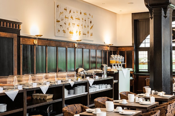 Daily buffet breakfast (EUR 20 per person)