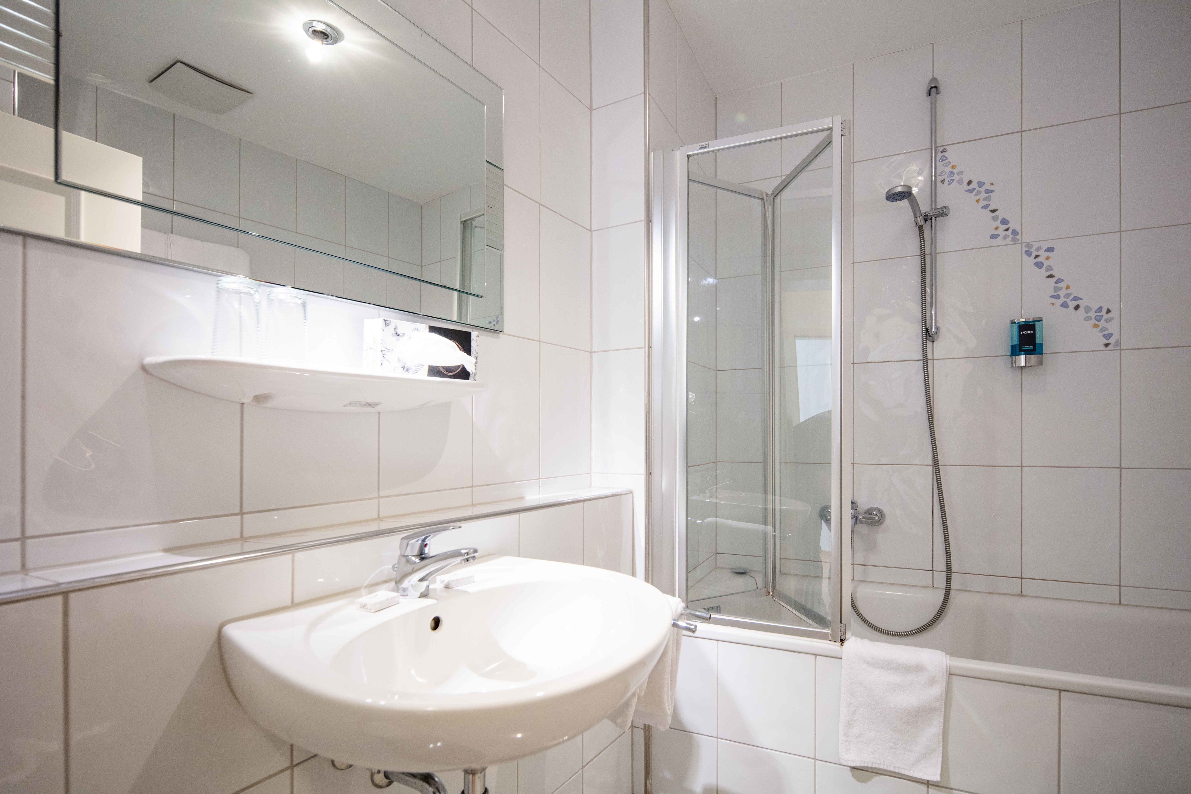 single room | 1 bedroom, premium bedding, minibar, in-room safe