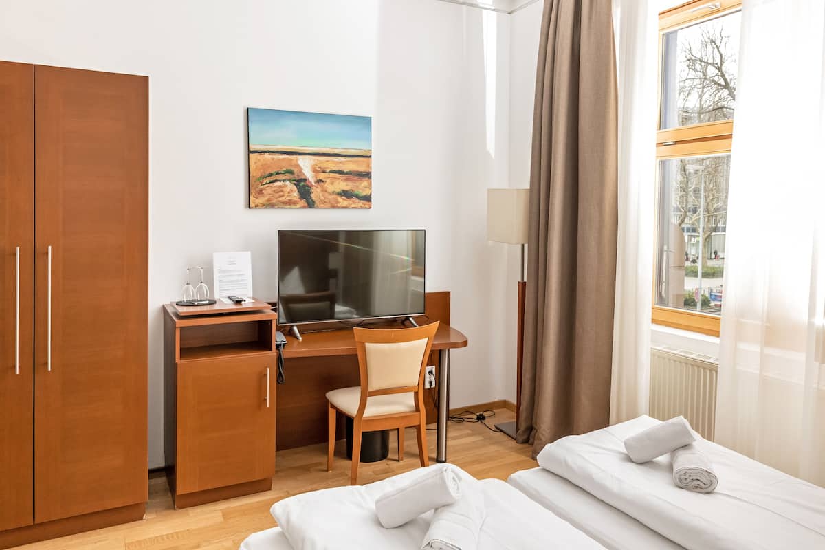 Twin Room | 1 bedroom, premium bedding, minibar, in-room safe