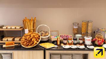 Petit déjeuner buffet (10 EUR par personne)