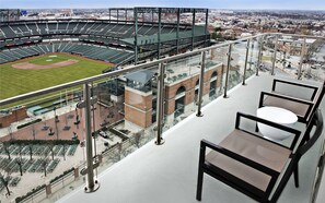 Premium bedding, pillow-top beds, in-room safe, desk - Hilton Baltimore Inner Harbor (Baltimore)