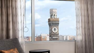 Room, 1 King Bed, Non Smoking | Premium bedding, pillowtop beds, in-room safe, desk