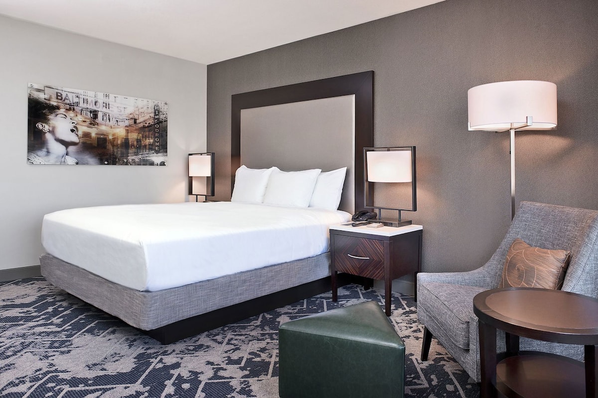 Ropa de cama de alta calidad y camas con pillow-top