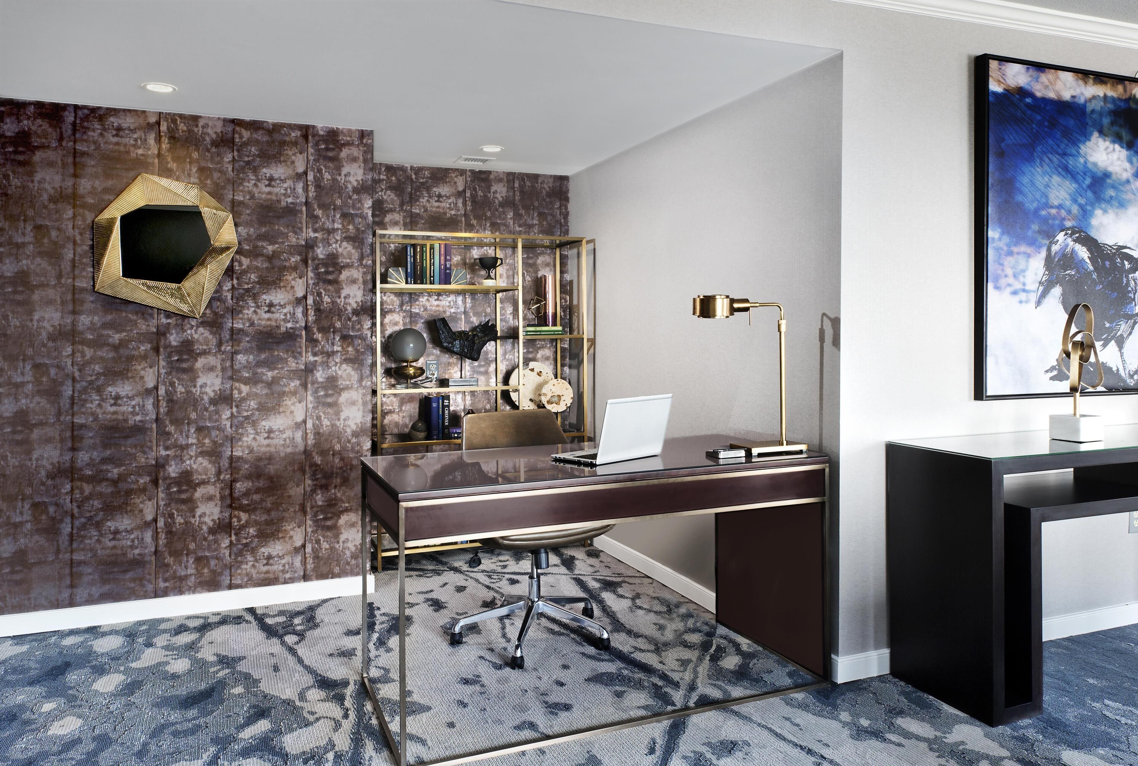 Presidential Room, 1 King Bed (Parlor) | Premium bedding, pillowtop beds, in-room safe, desk