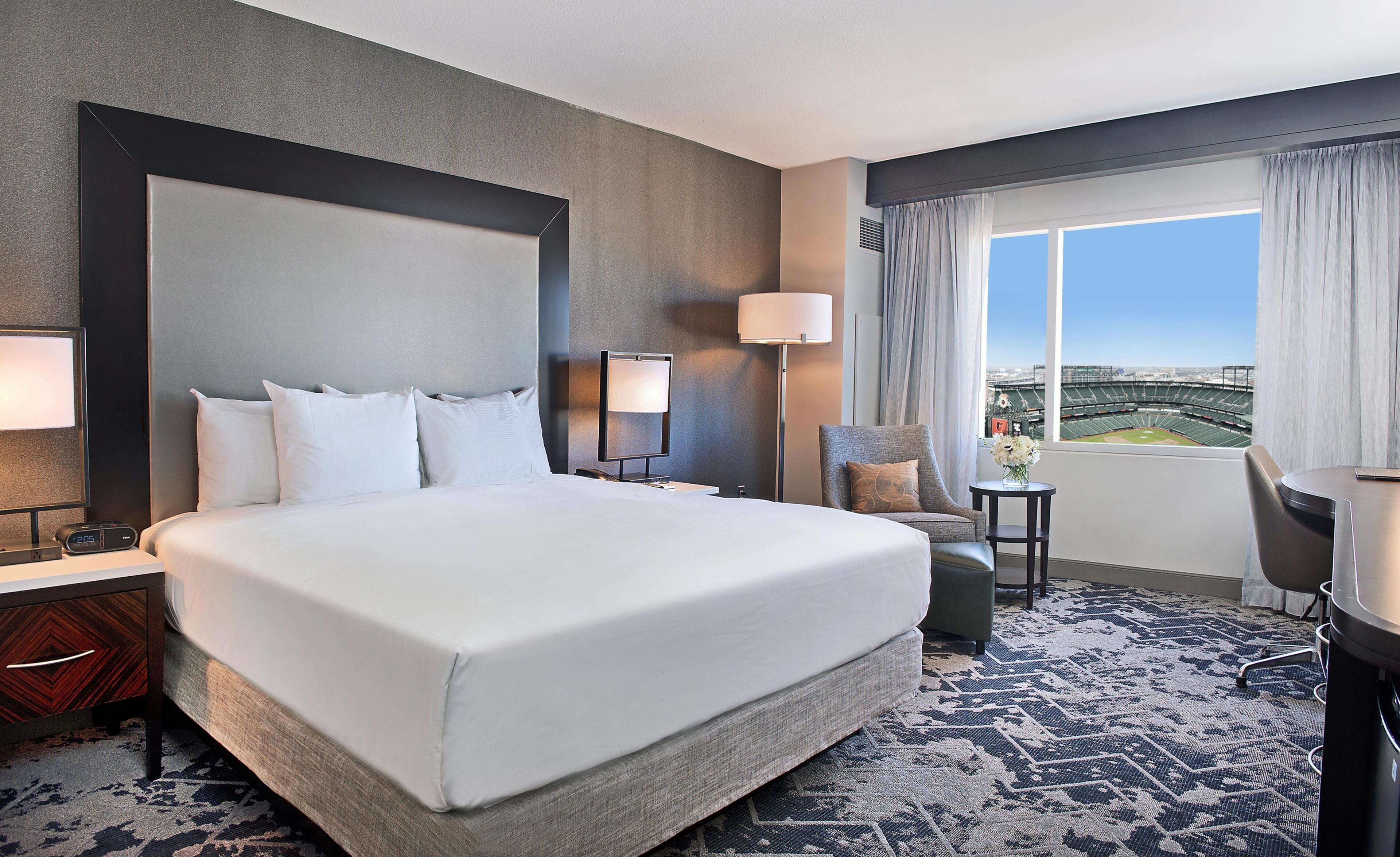 Room, 1 King Bed, Park View | Premium bedding, pillowtop beds, in-room safe, desk