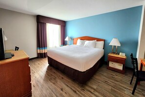 เครื่องนอนระดับพรีเมียม, ตู้นิรภัยในห้องพัก, โต๊ะทำงาน, ผ้าม่านกันแสง