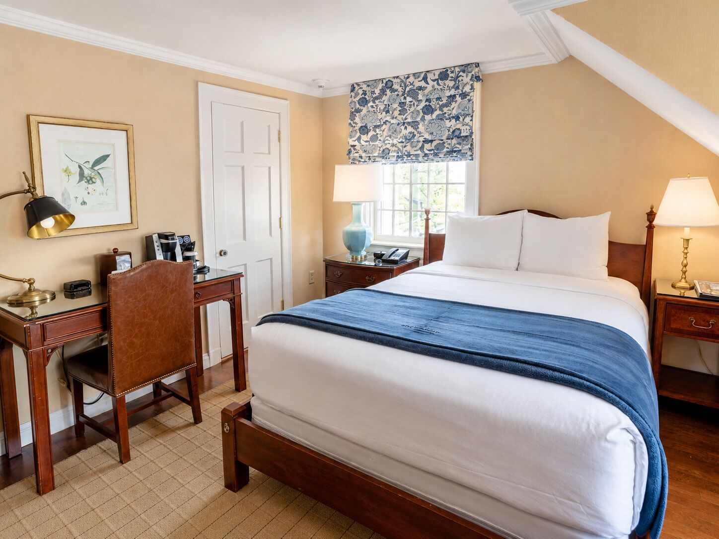 Hypo-allergenic bedding, desk, iron/ironing board, free WiFi
