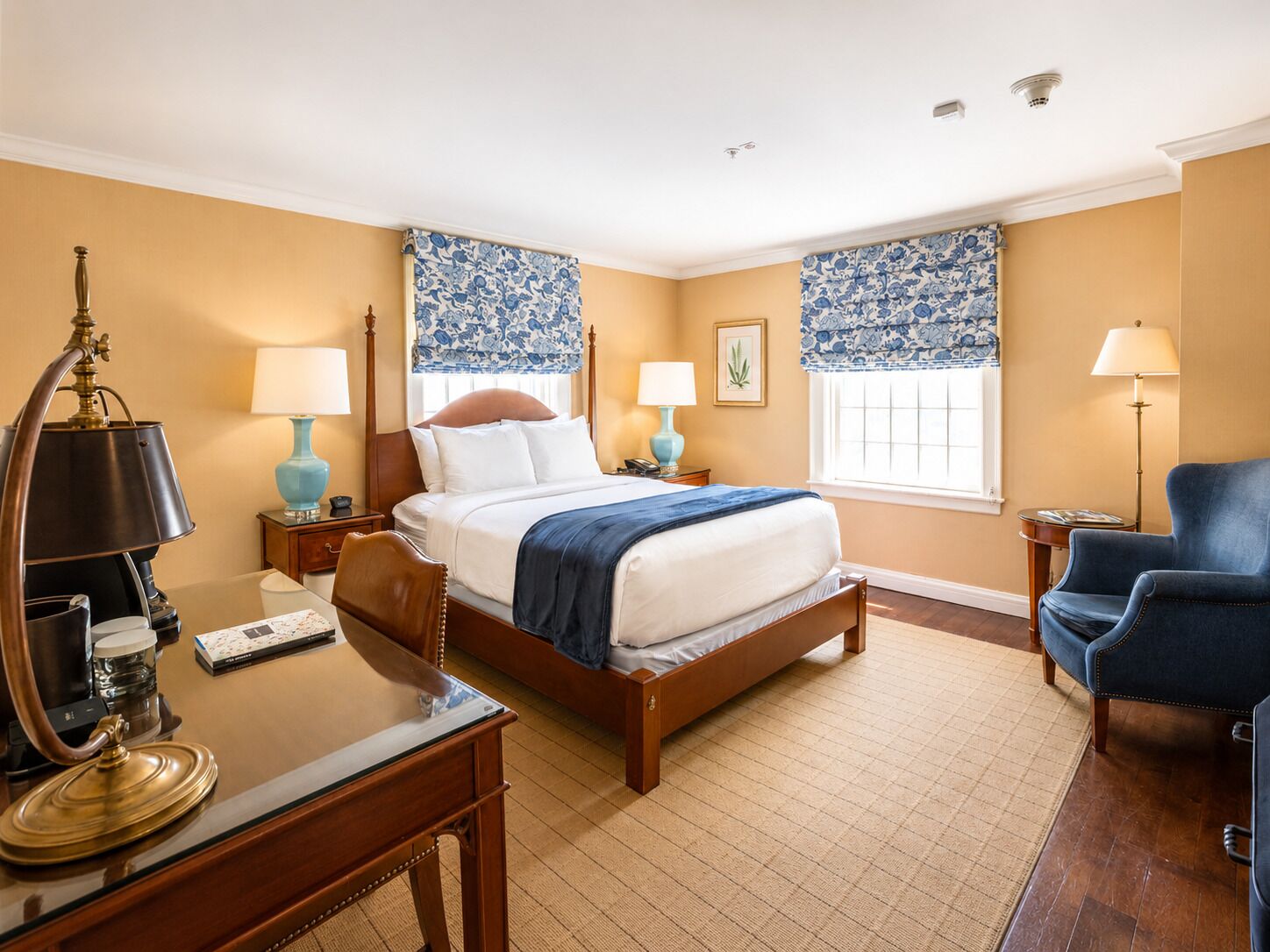 Room, 1 Queen Bed, Fireplace | Hypo-allergenic bedding, desk, iron/ironing board, free WiFi