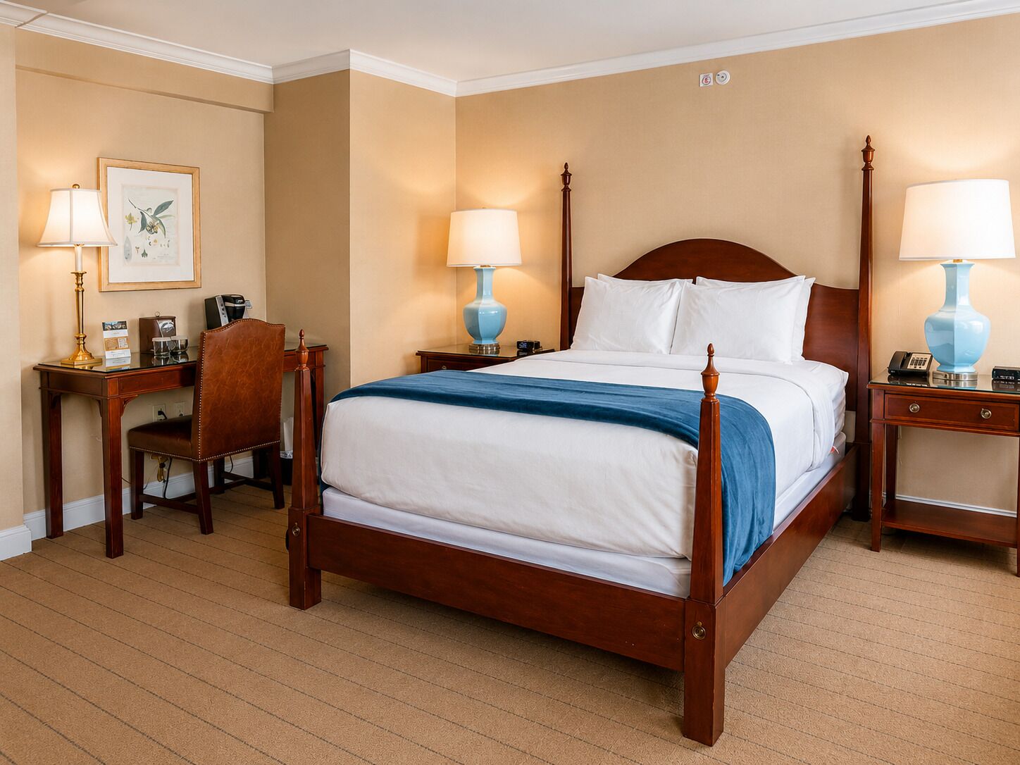 Hypo-allergenic bedding, desk, iron/ironing board, free WiFi