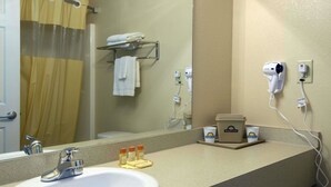 Bathroom - Days Inn by Wyndham Centre (Centre)