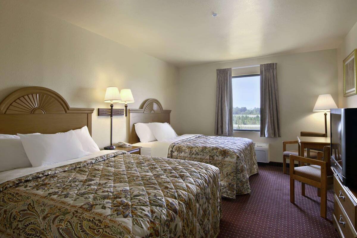 Iron/ironing board, cribs (surcharge), rollaway beds (surcharge)