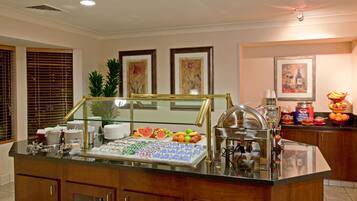 Enjoy a sumptuous spread of international cuisine and refreshing drinks at this hotel's buffet.