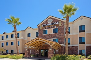 A Staybridge Suites hotel with a brick facade, multiple windows, and a covered entrance. - Staybridge Suites Palmdale by IHG (Palmdale)
