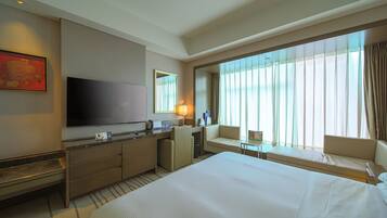 1 KING BED DELUXE ROOM | Premium bedding, down comforters, memory foam beds, in-room safe